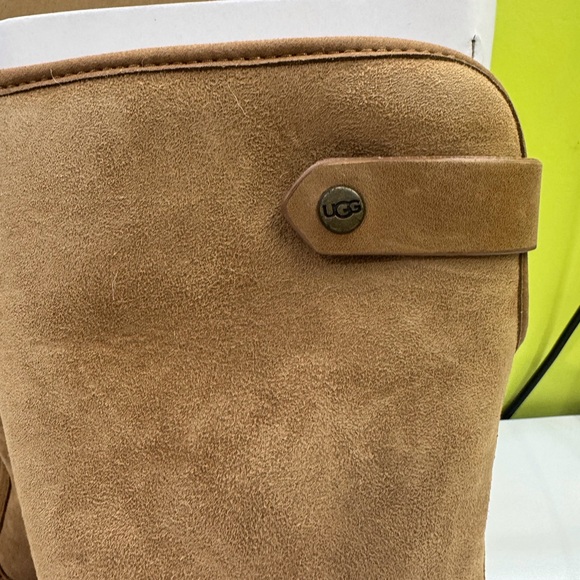 UGG Romely Cuffable Boots - Picture 2 of 5